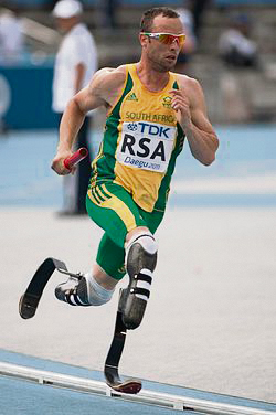 ▲ 2011년 대구 세계육상선수권대회에서의 피스토리우스. 그는 비록 결승에서는 팀의 릴레이 멤버에서 제외됐지만 예선에서의 활약으로 은메달을 목에 건다.    