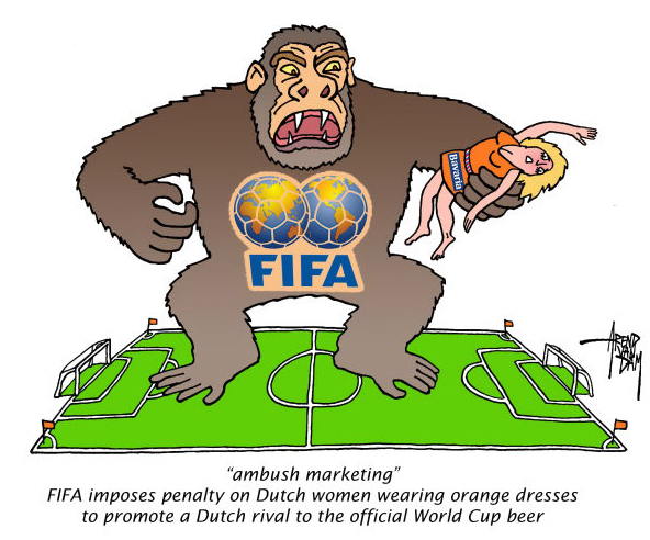  ▲ 2010년 남아공 월드컵의 네덜란드 경기 당시 FIFA는 36명의 여성관중이 비 스폰서인 네덜란드 맥주회사 바바리아(Bavaria)가 제공한 오랜지색 응원복을 입었다는 이유로 그들을 경기장 밖으로 쫓아냈다. 앰부시 마케팅에 단호히 대처한 FIFA를 묘사한 그림이 흥미롭다. 
