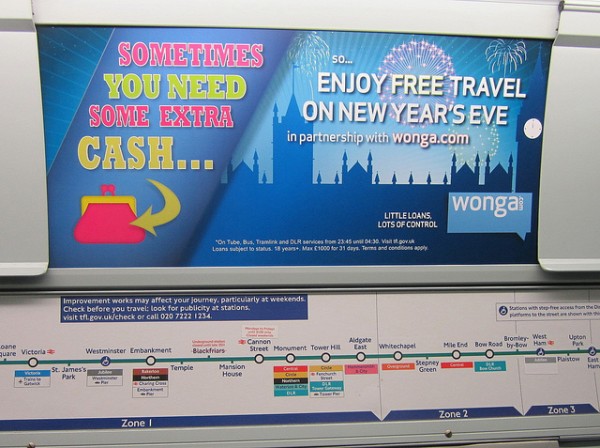  ▲ 런던지하철은 2010년 새해를 맞아 약 5시간에 걸쳐 이루어진 무료 지하철 서비스를 웅가의 도움으로 펼쳤으며 당시 웅가는 “sometimes you need some extra cash”라는 포스터를 지하철역과 전동차에 붙였다. 이에 사람들이 경제적으로 가장 쪼들리는 연말연시에 이러한 광고를 허용한 런던시에 비난이 폭주했으며 이후 런던대중교통은 대부업체와 스폰서쉽 관계를 맺을 수 없게 된다. 국내에도 이런 비슷한 사례가 있었는데 대부업체 러쉬 앤 캐시는 “버스랑 지하철만 탈 수 있나 바쁠 때는 택시도 타는 거지”란 광고로 많은 비난을 받은 전력이 있다.