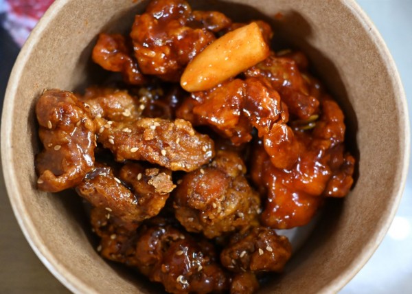 한국 치킨 맛의 핵심은 ‘겉바속촉’이다. ⓒ 주영하