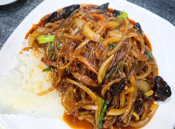 한국의 중국음식점에서 먹을 수 있는 잡채밥 ⓒ 주영하 